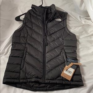 NWT women’s north face vest